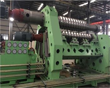 西安電液(ye)伺服四輥波(bo)紋闆卷闆機(jī)