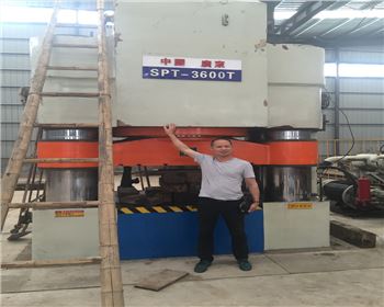 四(si)柱液壓機 四柱(zhu)液壓機