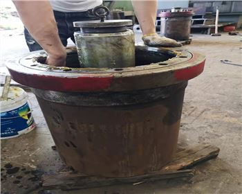 液壓油(you)缸磨損漏油修複(fu)找西安全聯機床(chuáng)維修